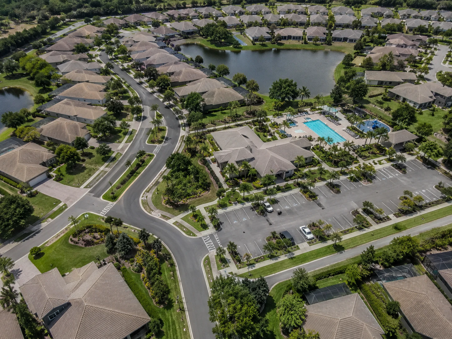 HOA community common areas after professional SNR exterior cleaning services